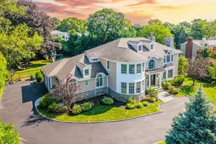 117 Crabapple Rd, Manhasset, NY 11030 - Photo 2