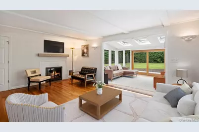 7 Meriden Place, Melville, NY 11747 - Photo 6