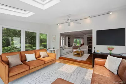 7 Meriden Place, Melville, NY 11747 - Photo 8