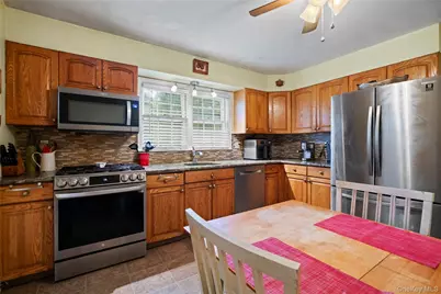 25 Hillside Avenue, Woodbury, NY 11797 - Photo 10