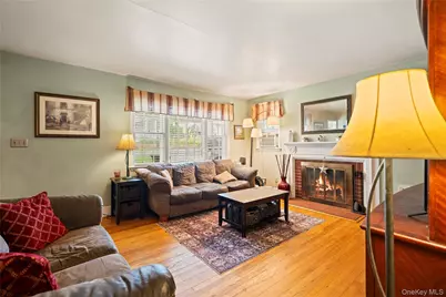 25 Hillside Avenue, Woodbury, NY 11797 - Photo 8