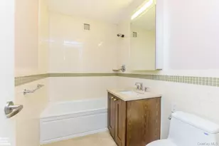 640 W 237th St, Bronx, NY 10463 - Photo 14