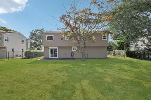 47 Owens St, Brentwood, NY 11717 - Photo 4