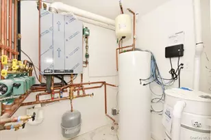 147 Norman St, New Hyde Park, NY 11040 - Photo 30