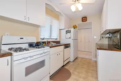 58 Helen Avenue, Plainview, NY 11803 - Photo 4