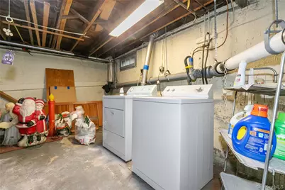 58 Helen Avenue, Plainview, NY 11803 - Photo 20