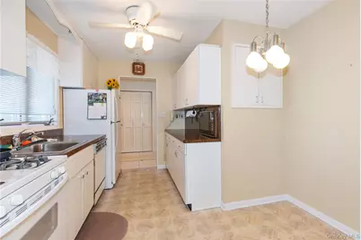 58 Helen Avenue, Plainview, NY 11803 - Photo 6