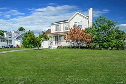 905 Doane Avenue, Bellport, NY 11713 - Photo 2