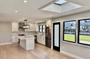 188 Sequams Lane Center, West Islip, NY 11795 - Photo 6