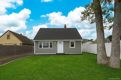 50 Carlls Path, North Babylon, NY 11703 - Photo 2