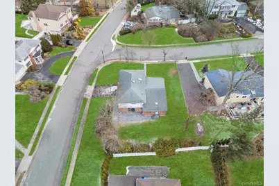 16 Huckleberry Lane, Oyster Bay, NY 11771 - Photo 2