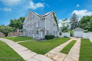 46 Lincoln Ave, Sayville, NY 11782 - Photo 2