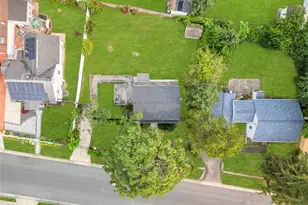 10 St Andrews Dr, Brentwood, NY 11717 - Photo 2