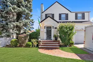 16 Farnum St, Lynbrook, NY 11563 - Photo 2