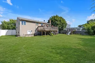 261 E Hoffman Ave, Lindenhurst, NY 11757 - Photo 16