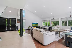 2 Bristol Dr, Woodbury, NY 11797 - Photo 10