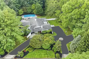 2 Bristol Dr, Woodbury, NY 11797 - Photo 4