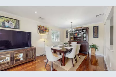 110 Roeckel Avenue, Valley Stream, NY 11580 - Photo 6