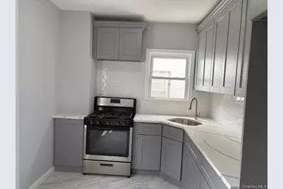 110 Woodside Avenue, Freeport, NY 11520 - Photo 4