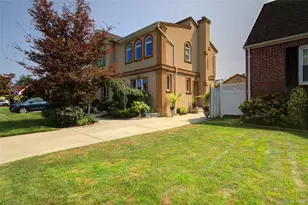 997 Glen Dr, Franklin Square, NY 11010 - Photo 2