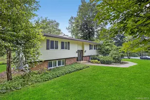 12 Birch Hill Dr, Poughkeepsie, NY 12603 - Photo 2