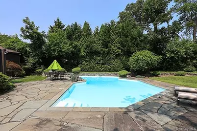 145 Arrandale Avenue, Great Neck, NY 11024 - Photo 32