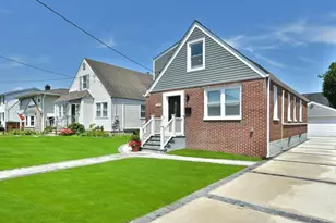 180 Evelyn Rd, Mineola, NY 11501 - Photo 2