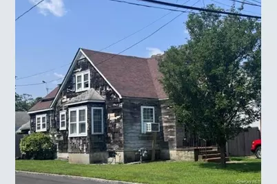 60 Center Avenue, Bay Shore, NY 11706 - Photo 2