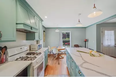 395 Linnet Street, Greenport, NY 11944 - Photo 8