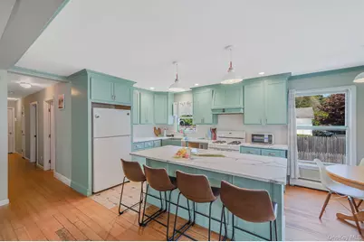 395 Linnet Street, Greenport, NY 11944 - Photo 6