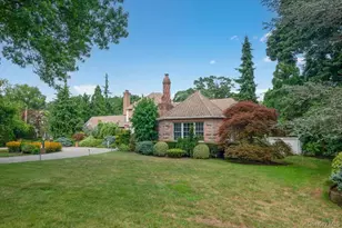 1331 Harbor Rd, Hewlett, NY 11557 - Photo 2