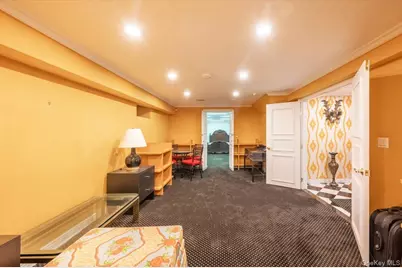 1331 Harbor Road, Hewlett, NY 11557 - Photo 36