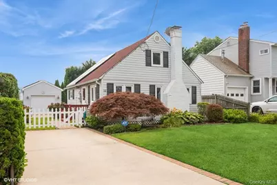 10 Stuart Avenue, Babylon, NY 11702 - Photo 2