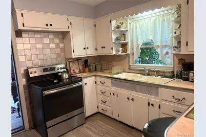 35 W Raymond Avenue, Roosevelt, NY 11575 - Photo 6