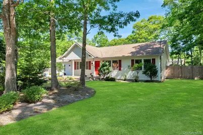46 Sherwood Road, Hampton Bays, NY 11946 - Photo 4