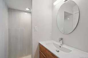 95 Windsor Gate Dr, New Hyde Park, NY 11040 - Photo 12