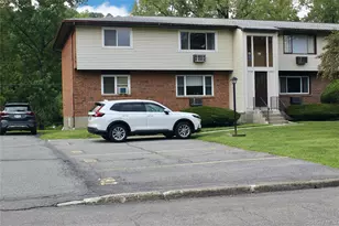 909 Parr Meadow Dr, Newburgh, NY 12550 - Photo 2