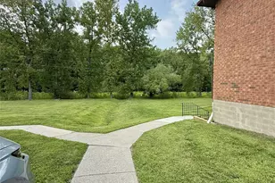 909 Parr Meadow Dr, Newburgh, NY 12550 - Photo 4