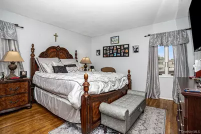 42 Hendrickson Avenue, Lynbrook, NY 11563 - Photo 10