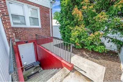 557 Newbridge Road, East Meadow, NY 11554 - Photo 10