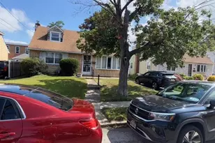 35 Marlow Rd, Valley Stream, NY 11580 - Photo 2