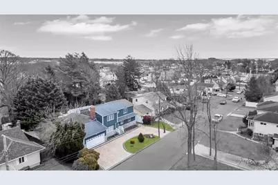 534 S Greene Avenue, Lindenhurst, NY 11757 - Photo 4