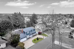 534 S Greene Ave, Lindenhurst, NY 11757 - Photo 4