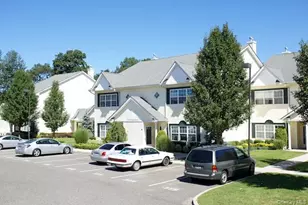 205 Centre Ct, Medford, NY 11763 - Photo 4