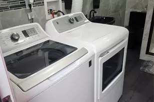 3 Brook Ln, Levittown, NY 11756 - Photo 34