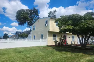 3 Brook Ln, Levittown, NY 11756 - Photo 6