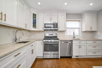 505 Hicksville Road, Far Rockaway, NY 11691 - Photo 14