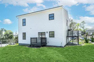 6 Lee Gray Ct, Glen Cove, NY 11542 - Photo 18