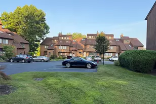 908 Scenic Ln, Poughkeepsie, NY 12603 - Photo 2