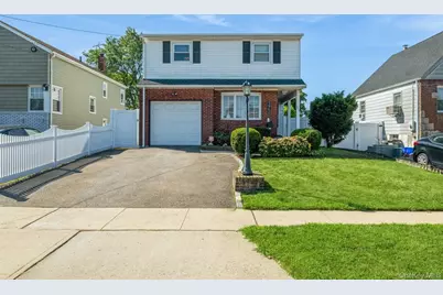 375 W Windsor Parkway, Oceanside, NY 11572 - Photo 2